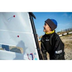 Musto Championship Aqua Beanie 2.0 - Oxy Fire -Optimal Water Sports 2022 Musto Championship Aqua Beanie 2.0 YOUTH DINGHY LOCATION PHOTOSHOOT 86052 044 2